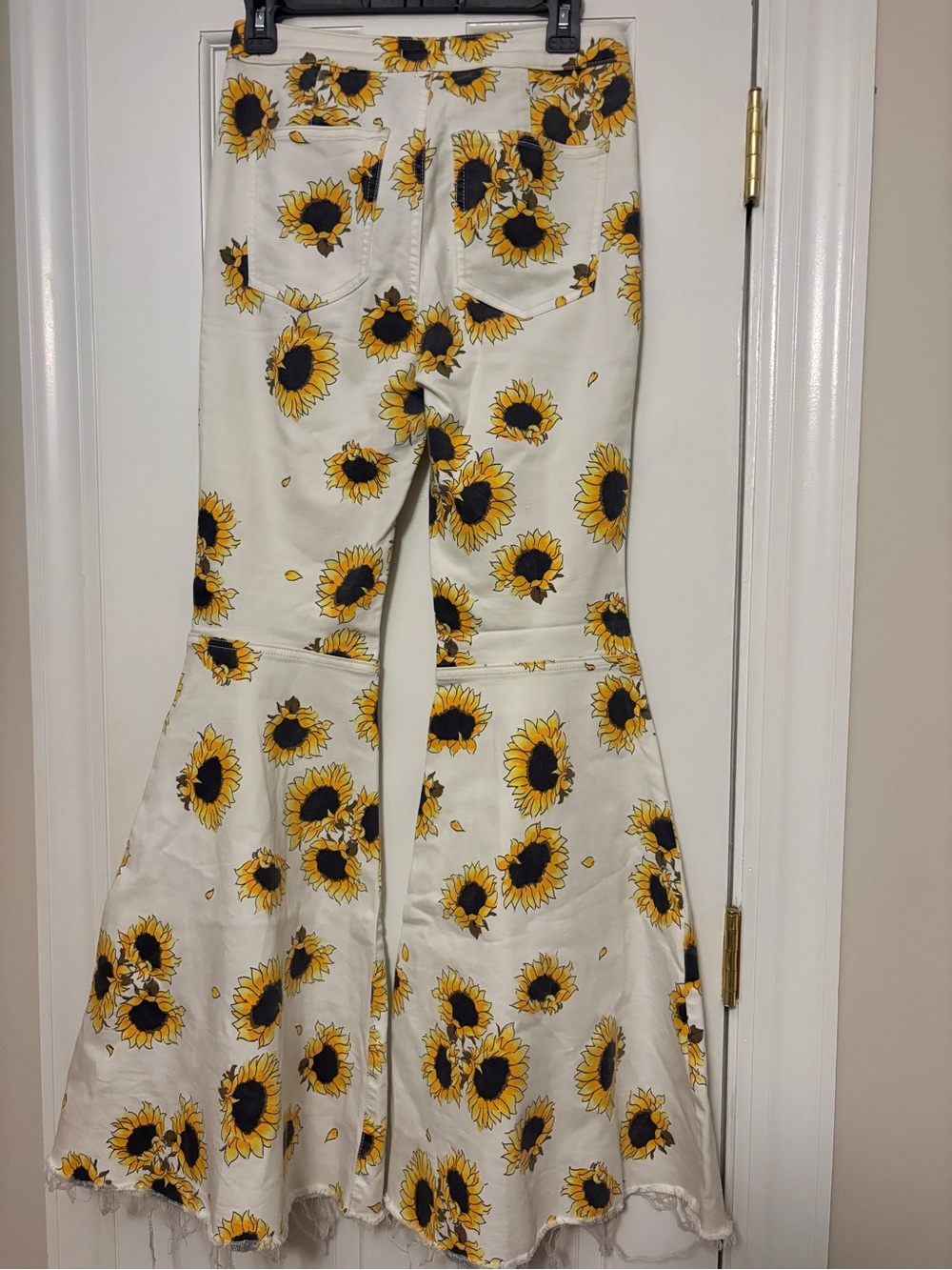 Free People Sunflower Print Flare Jeans Boho Festival Bell Bottoms W28 - Picture 3 of 5